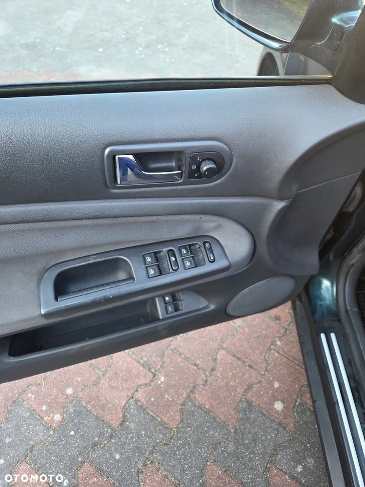 Volkswagen Passat 1.9 TDI Comfortline Family - 15