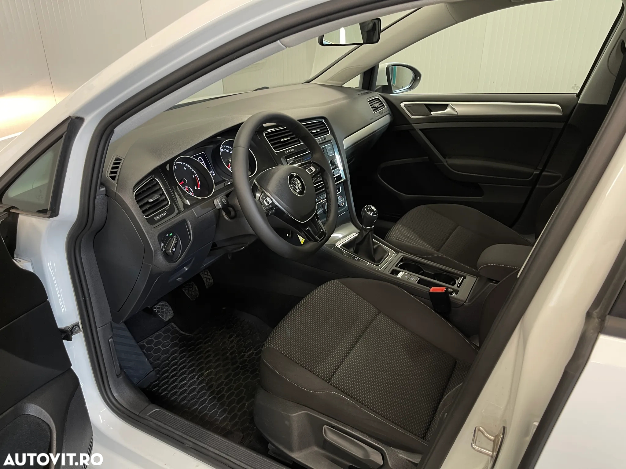 Volkswagen Golf 1.6 TDI Trendline - 5