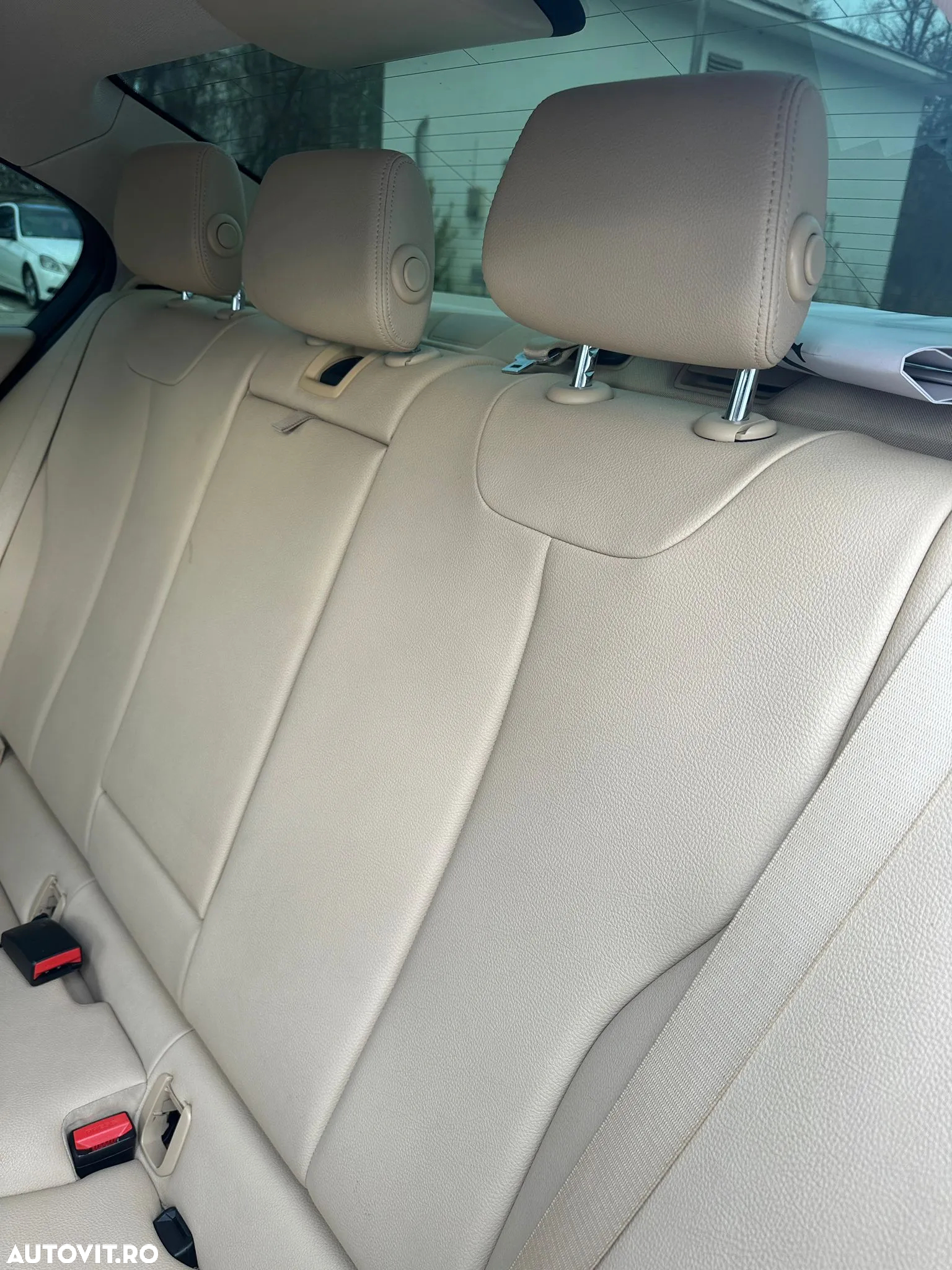BMW Seria 3 318d xDrive - 14