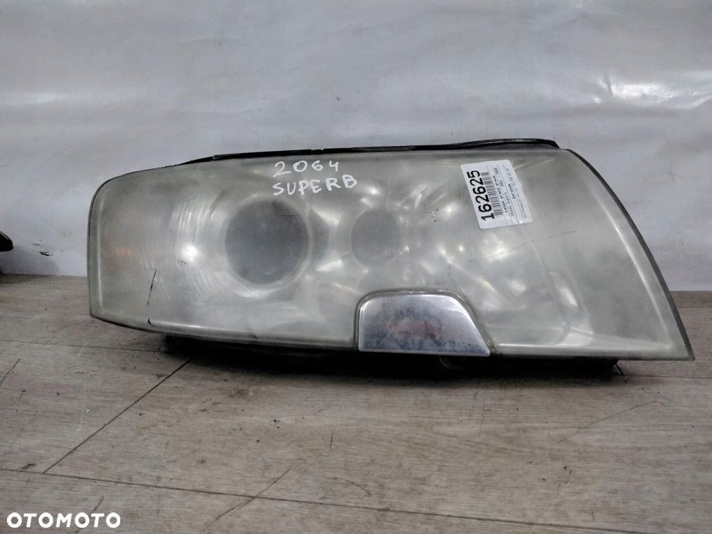 SKODA SUPERB LAMPA PRZÓD PRAWA XENON - 1