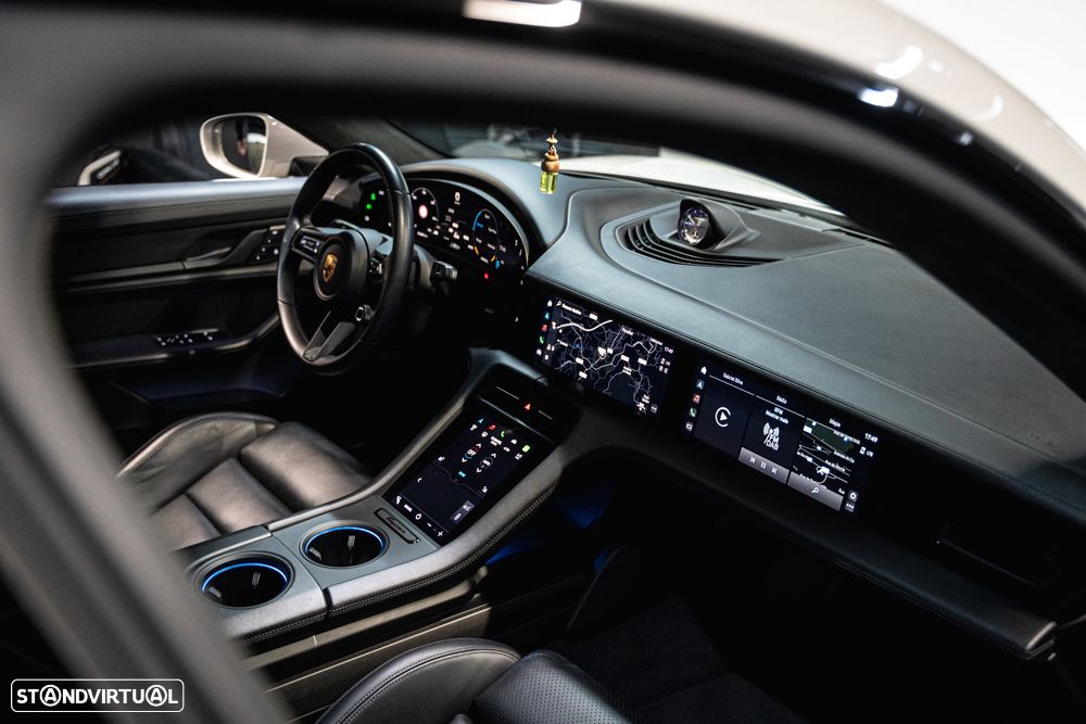 Porsche Taycan Cross Turismo Turbo - 23
