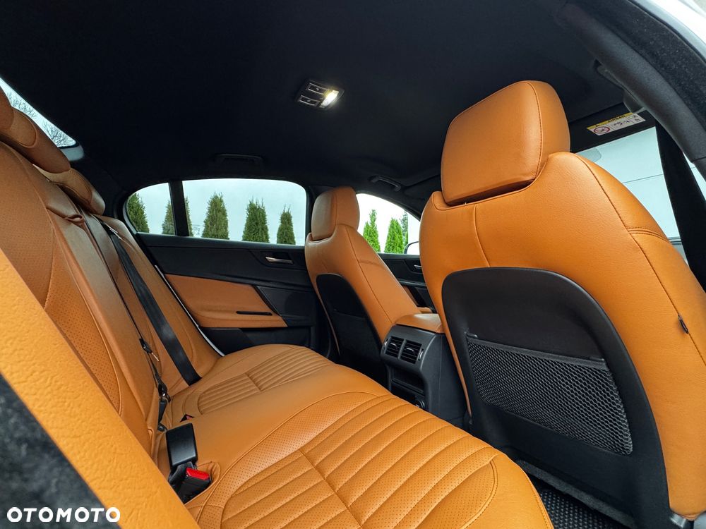 Jaguar Xe 2018 photo 4