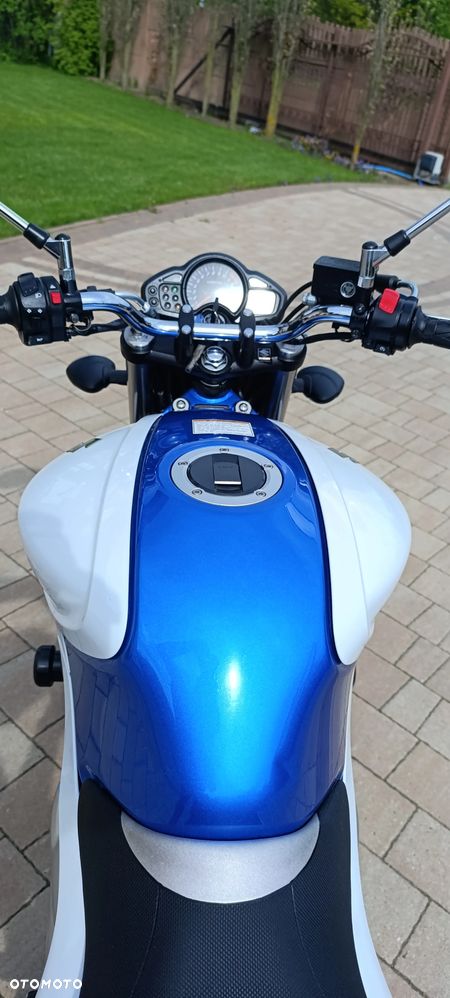 Suzuki Gladius - 11