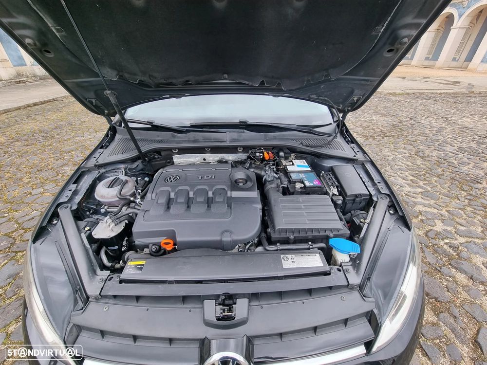 VW Golf 1.6 TDi Highline DSG - 11