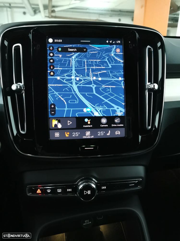 Volvo XC 40 2.0 B3 Plus Dark - 22