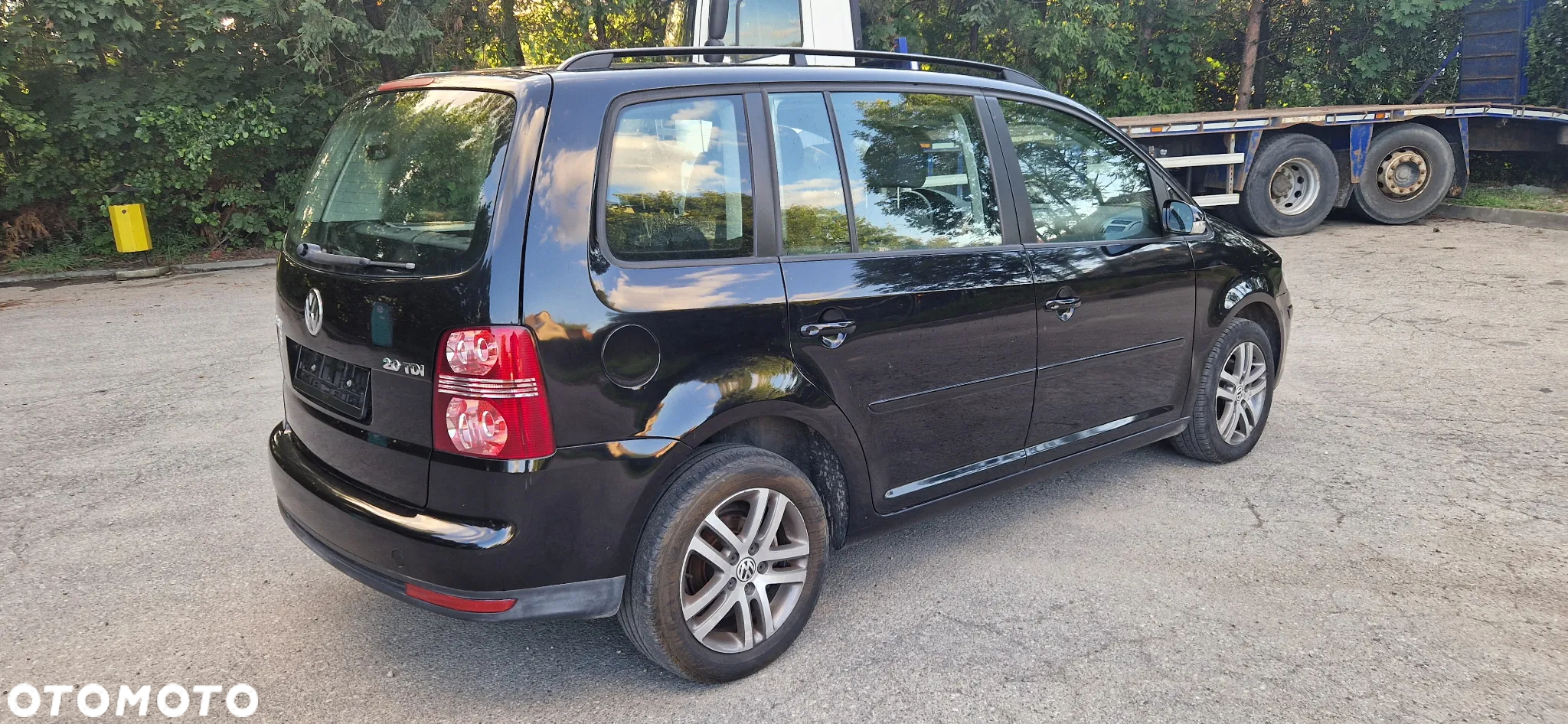 Volkswagen Touran 2.0 TDI Trendline DSG - 3
