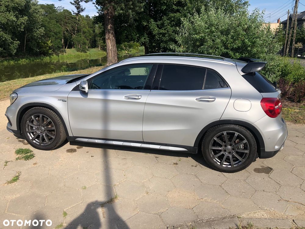 Mercedes-Benz GLA 45 AMG 4Matic 7G-DCT - 14