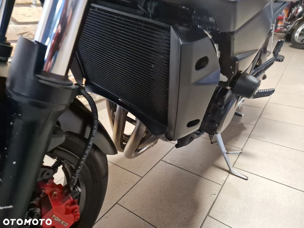 Suzuki GSR - 29