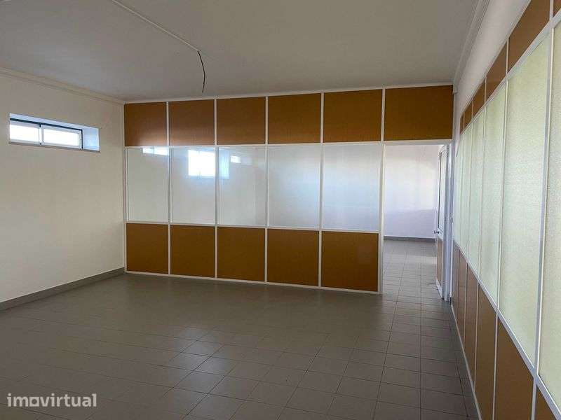 Aluga-se Espaço para Escritórios – Moita Redonda / Fátima - Grande imagem: 2/7