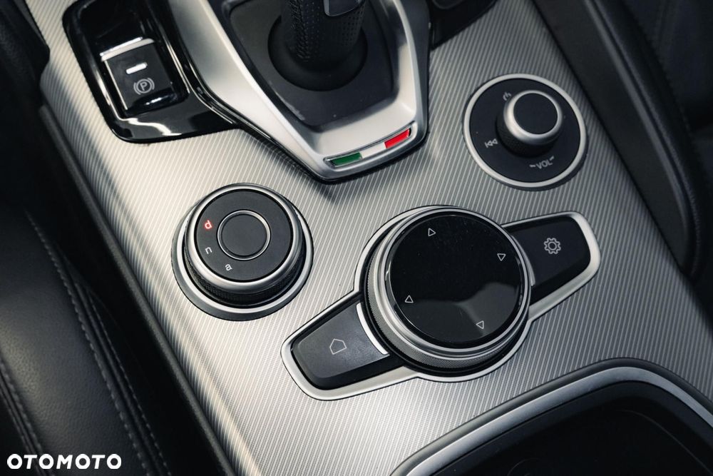 Alfa Romeo Giulia 2.0 Turbo Veloce Q4 - 24