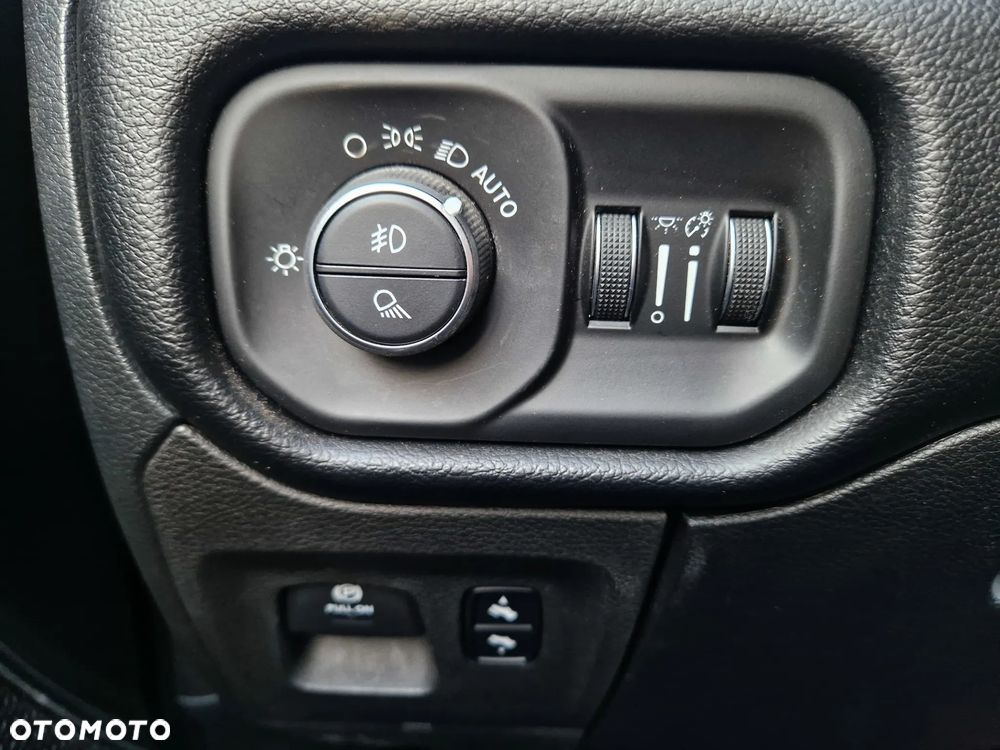 RAM 1500 5.7 Quad Cab Laramie - 26