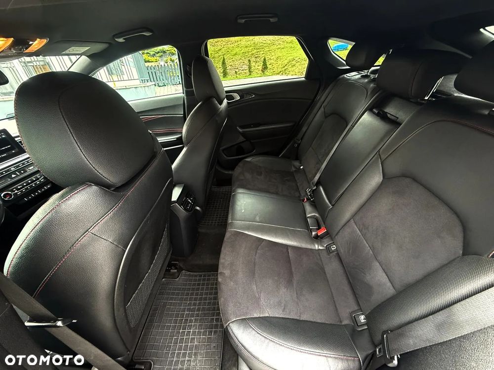 Kia ProCeed 1.6 T-GDI GT DCT - 12