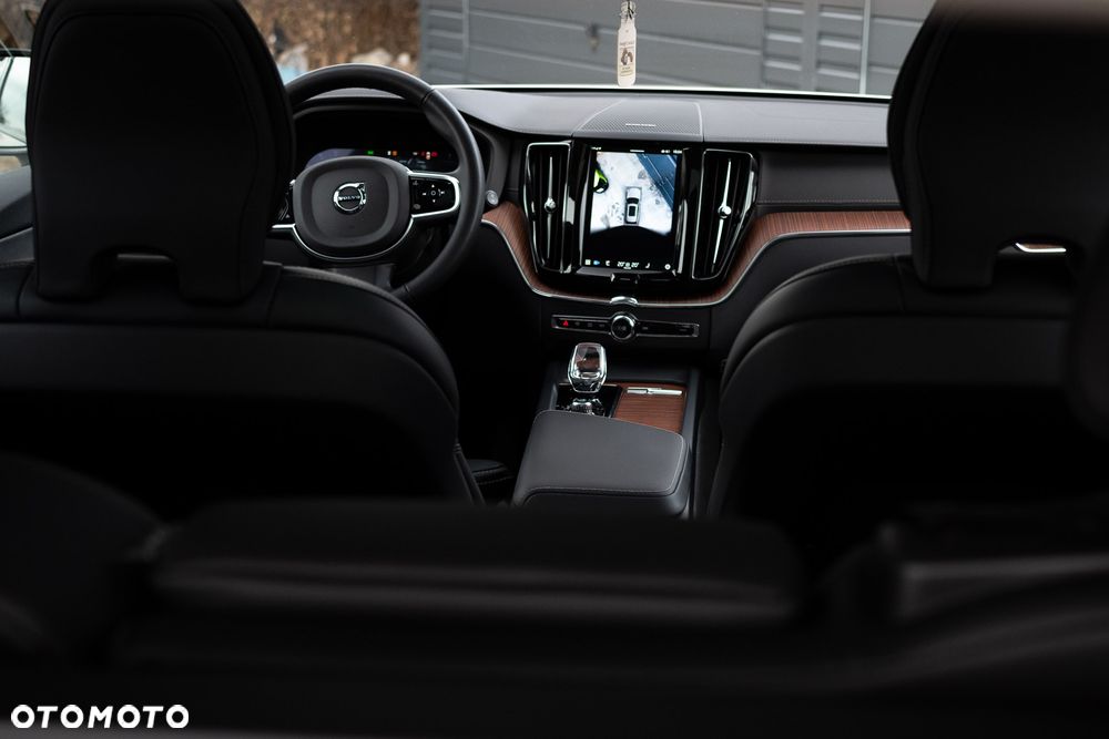 Volvo XC 60 B5 B AWD Plus Dark - 5