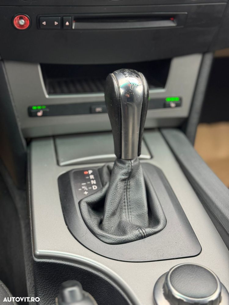 BMW Seria 5 525dA touring - 11