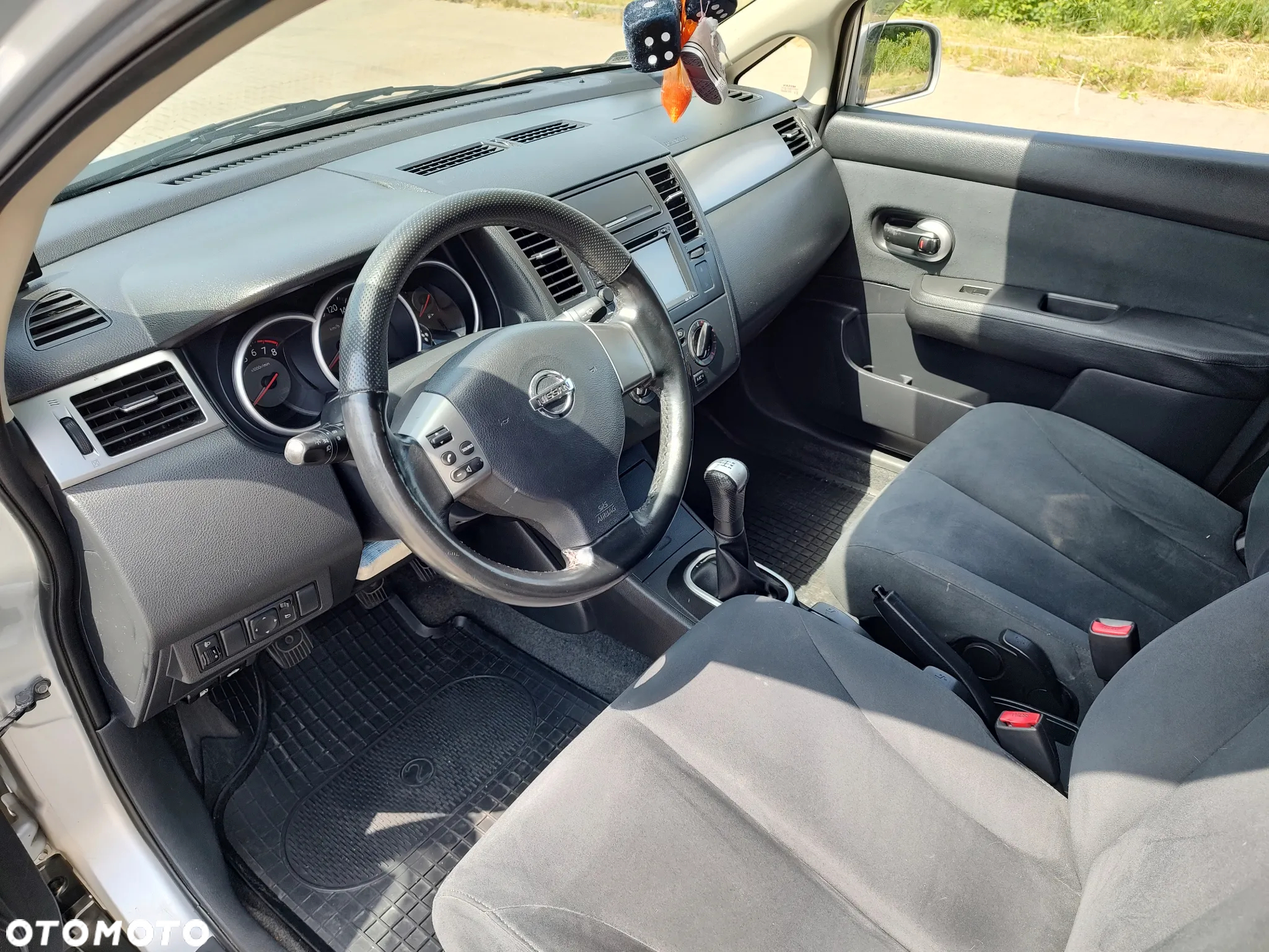 Nissan Tiida 1.6 Visia - 13