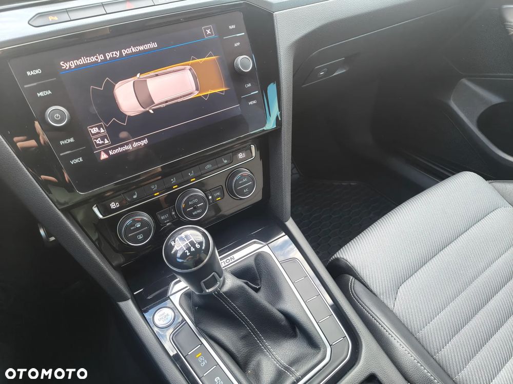 Volkswagen Passat - 27