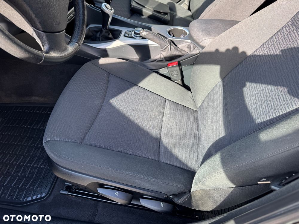 BMW X1 sDrive18d xLine - 29