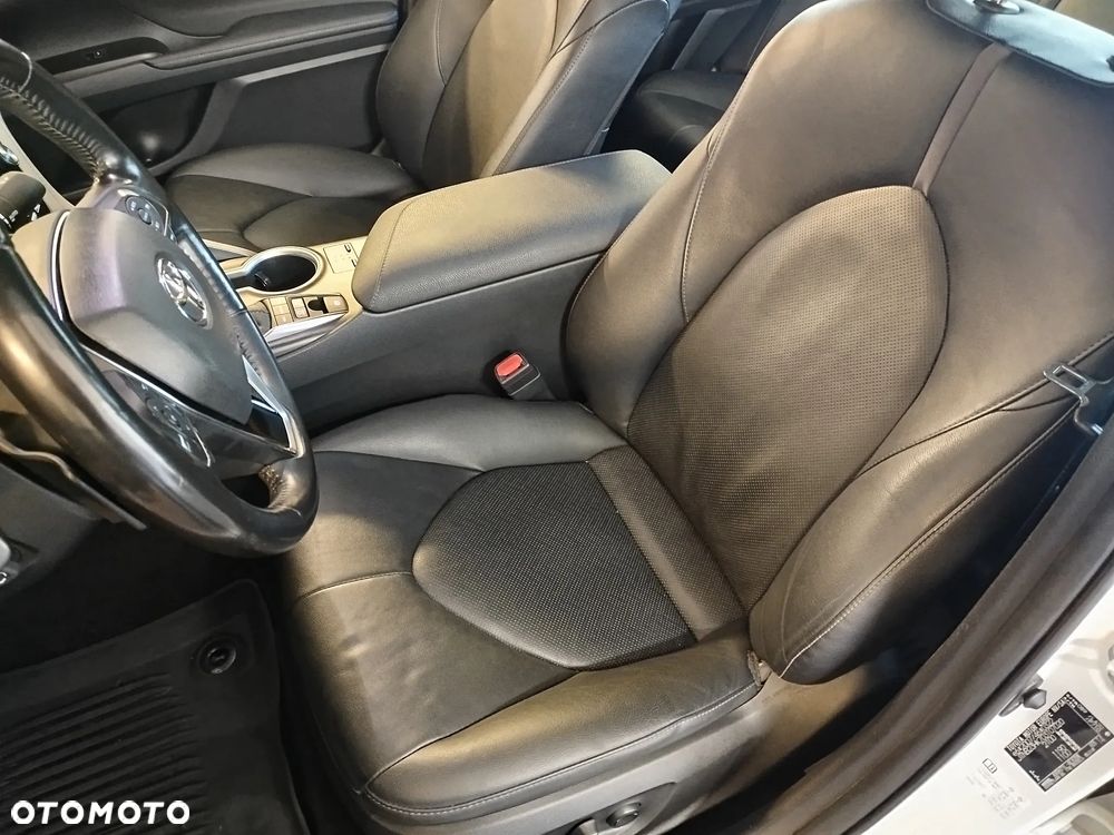 Toyota Camry 2.5 Hybrid Executive CVT - 14