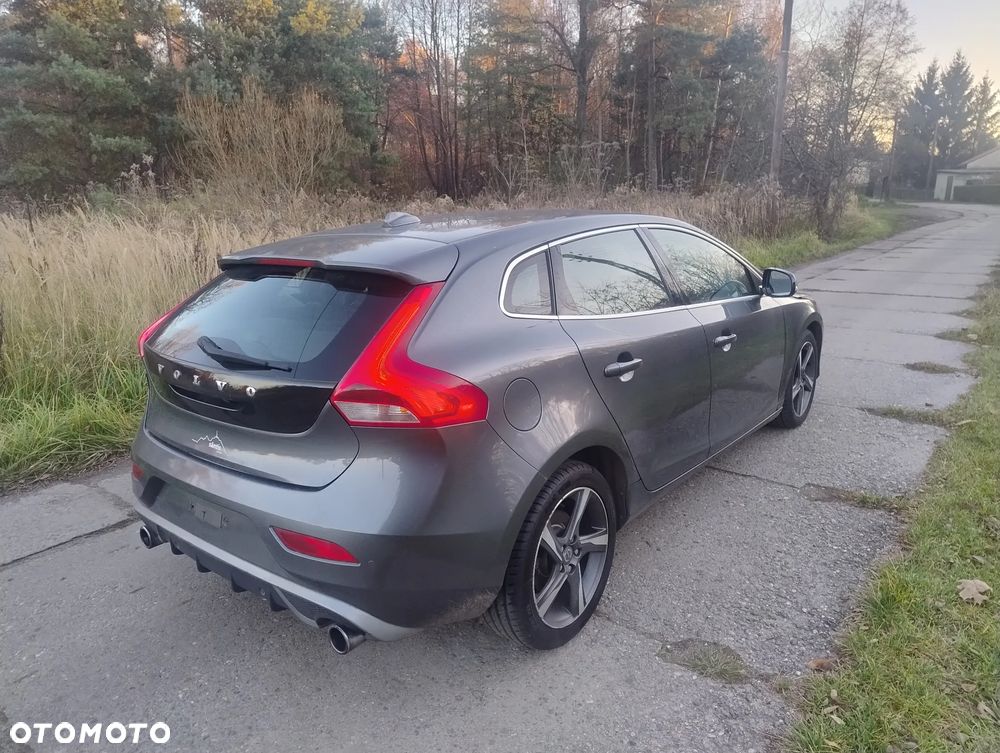 Volvo V40 T3 R-Design Momentum - 3
