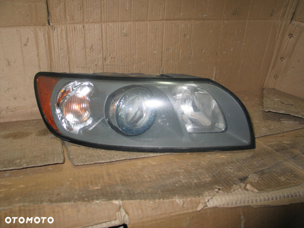 lampa przod xenon volvo V50 04-07r. 30698890 europa oryginal
