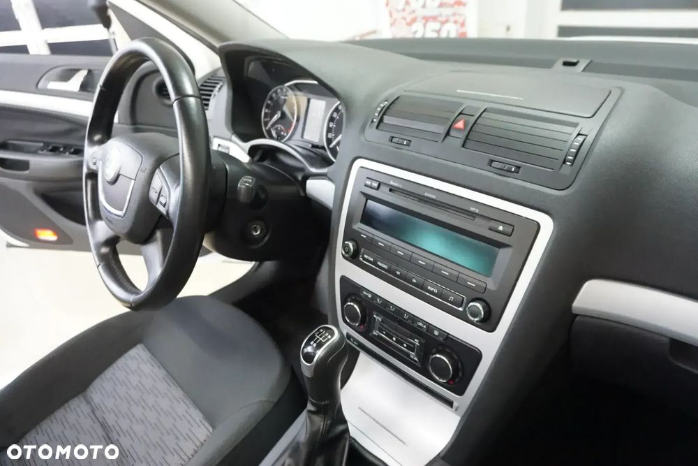 Skoda Octavia 1.6 TDI DPF Ambiente - 23