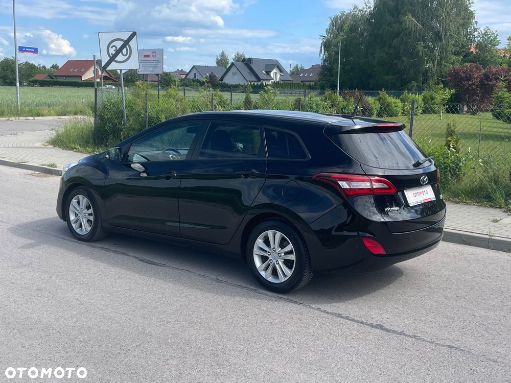 Hyundai i30 blue Kombi 1.6 CRDi Passion - 38