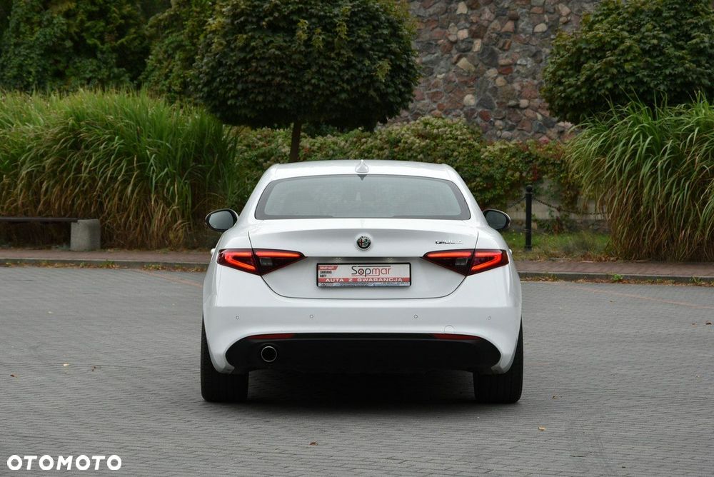 Alfa Romeo Giulia - 5