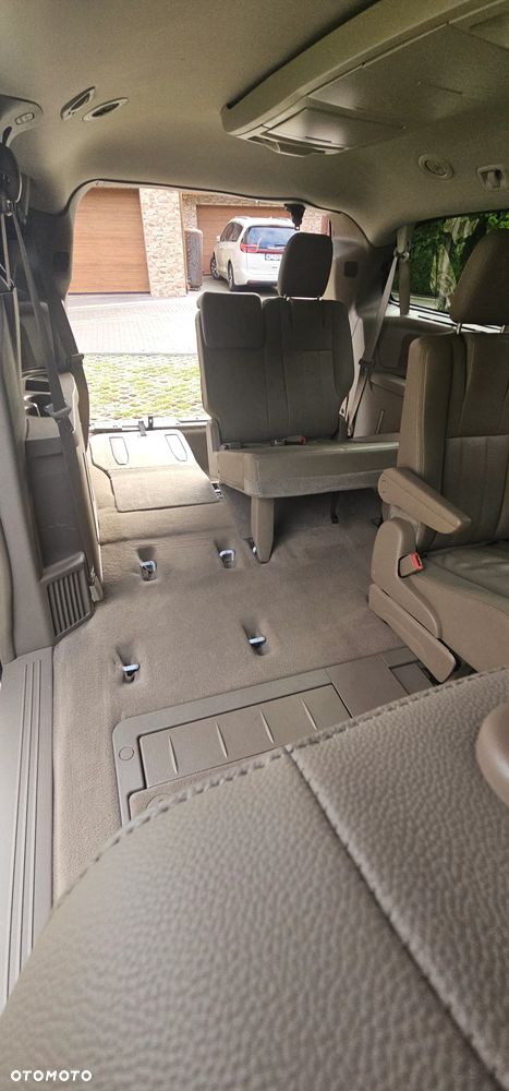 Chrysler Town & Country 3.6 Limited - 22