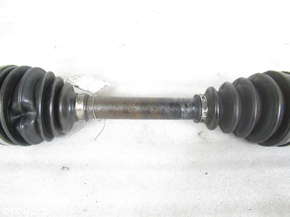 PÓŁOŚ LEWA PRZEDNIA TOYOTA COROLLA Verso E12 2.0 D-4D - 4