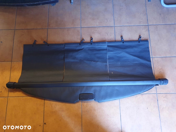 ROLETA BAGAŻNIKA TOYOTA VERSO 04-09