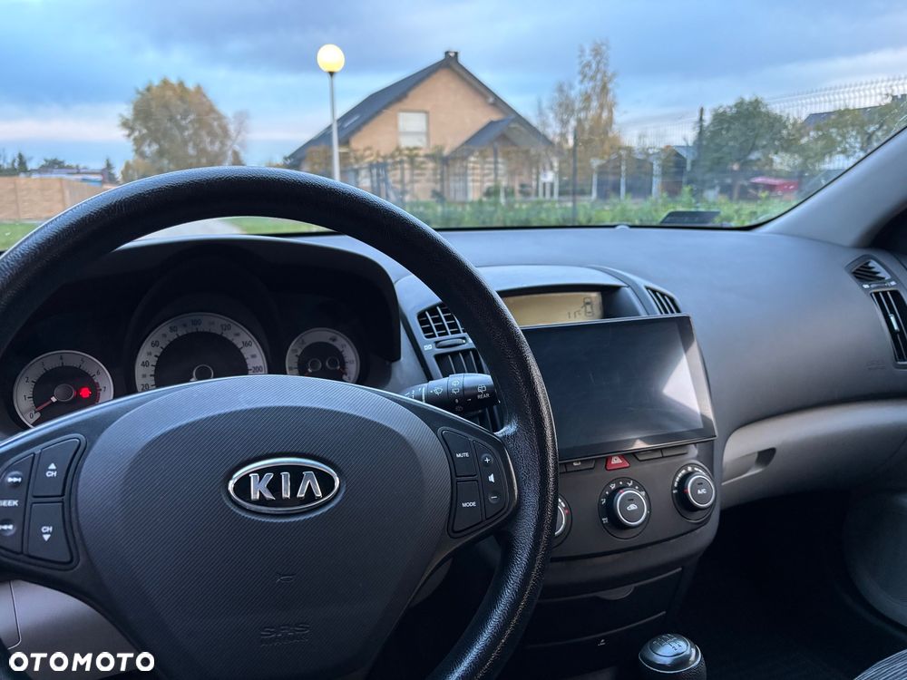 Kia Ceed 1.4 Comfort + - 8