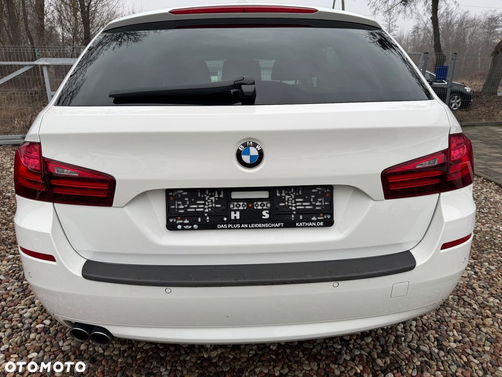 BMW Seria 5 525d xDrive - 10