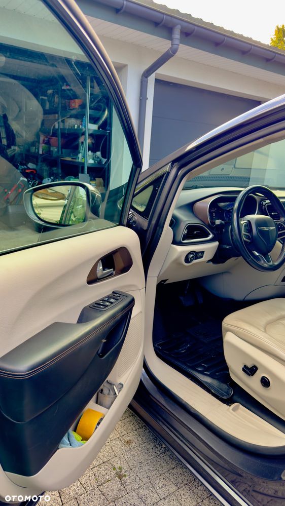 Chrysler Pacifica - 28