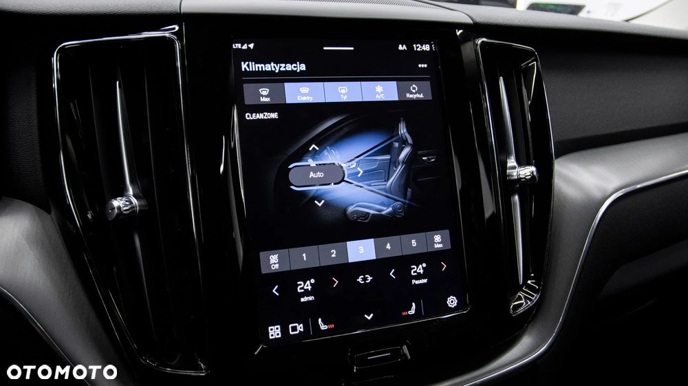 Volvo XC 60 B4 B Momentum Pro - 24