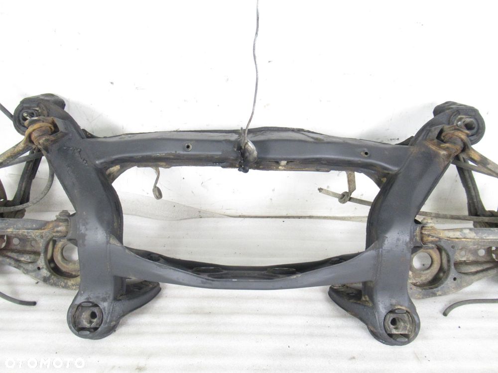 SANKI TYŁ MERCEDES W202 - 3