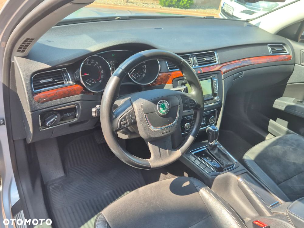 Skoda Superb 2.0 TDI DSG Exclusive - 23