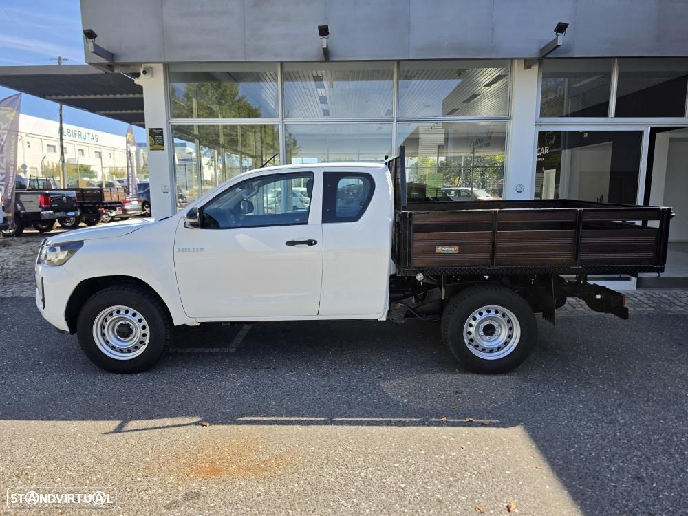 Toyota Hilux 2.4 D-4D 4WD CE 3L - 4