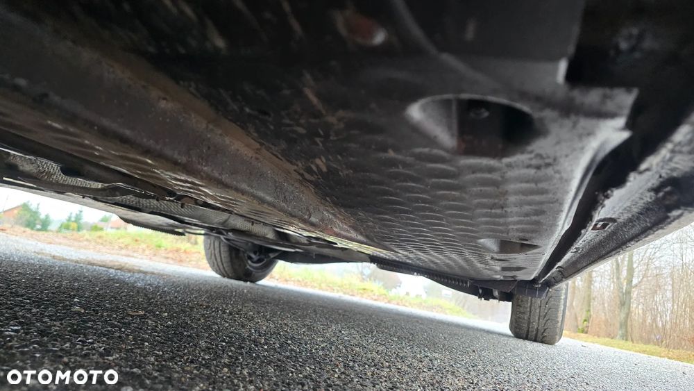 Volkswagen Touran 1.6 TDI DPF BlueMotion Technology Highline - 23