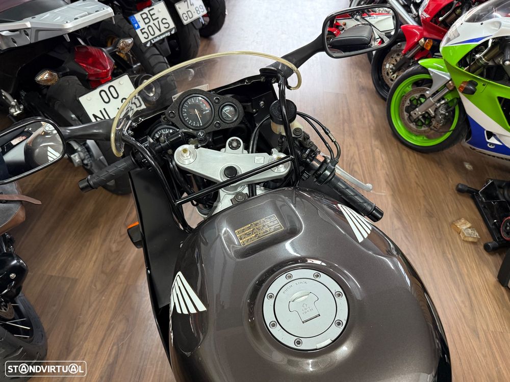 Honda CBR 900 RR - 18