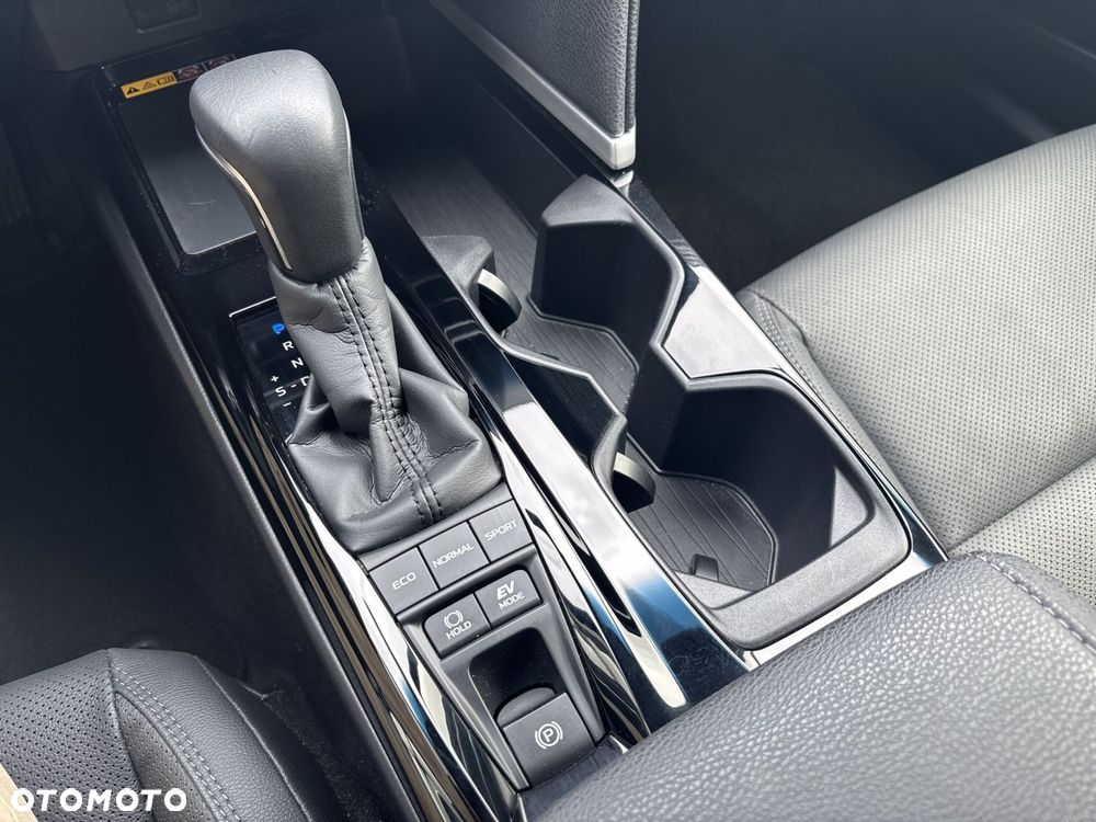 Toyota Camry - 24