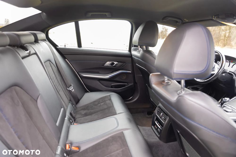 BMW Seria 3 320i xDrive M Sport Sport - 24