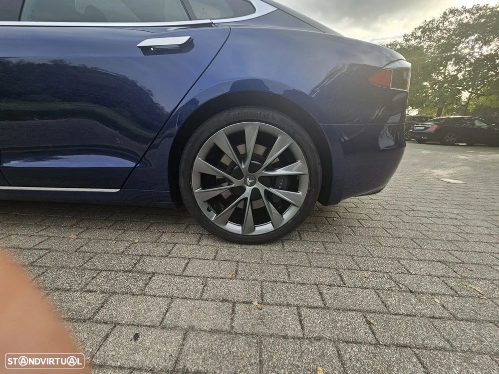Tesla Model S - 5