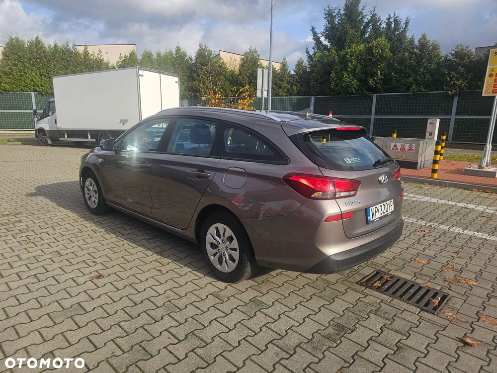 Hyundai i30 1.5 DPI Classic + - 11
