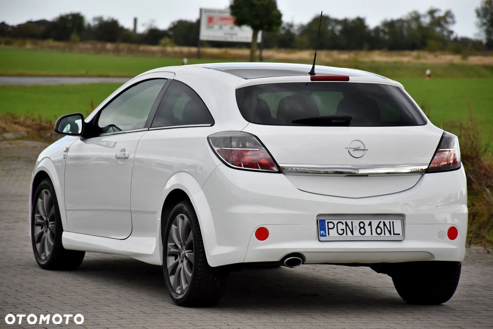Opel Astra 1.6 Black&White - 11