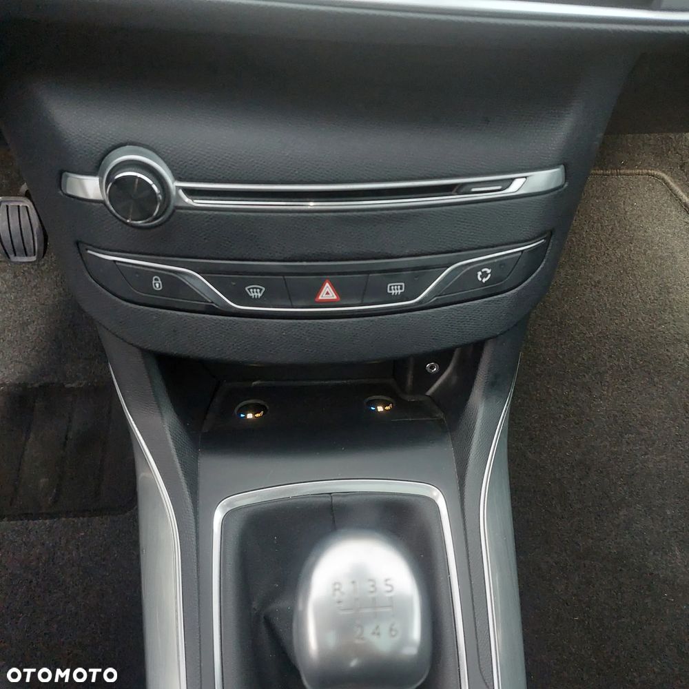 Peugeot 308 1.2 PureTech GPF Allure Pack S&S - 16