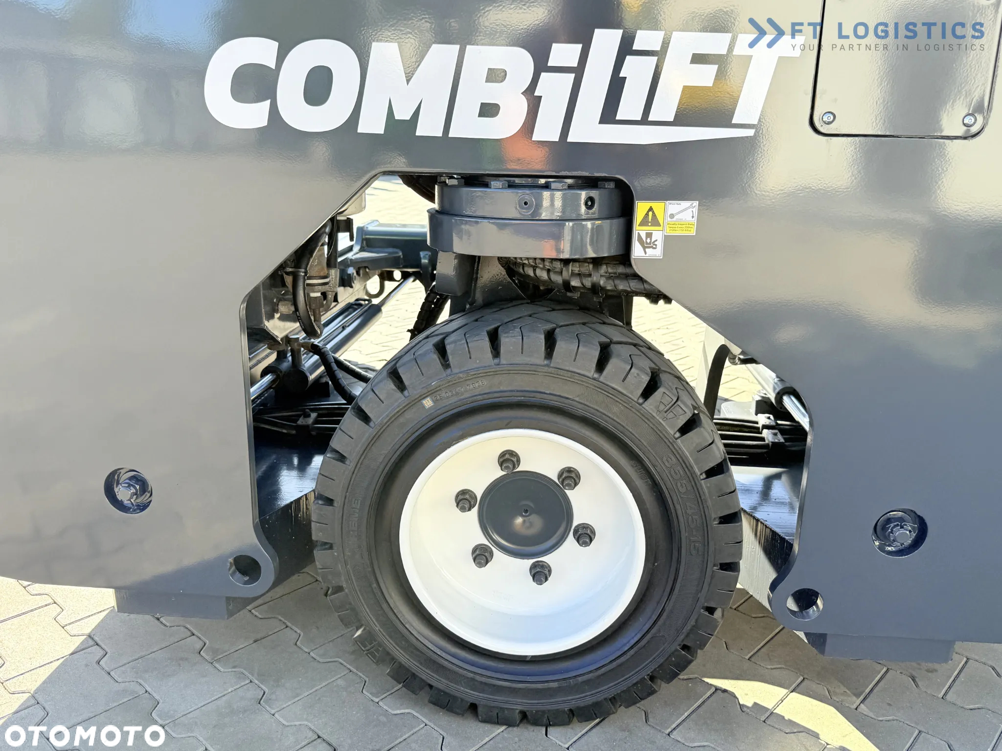 Combilift WÓZEK CZTEROKIERUNKOWY - WIELOKIERUNKOWY C4500 / DIESEL / TRIPLEX 4900MM /JEDYNE 4854 MOTOGODZIN /  POZYCJONER WIDEŁ / PEŁNA KABINA - OGRZEWANIE / STAN IDEALNY / Szeroka oferta wózków czterokierunkowych i bocznych, dopasowanych do różnorodnych potrzeb i zastosowań - 31