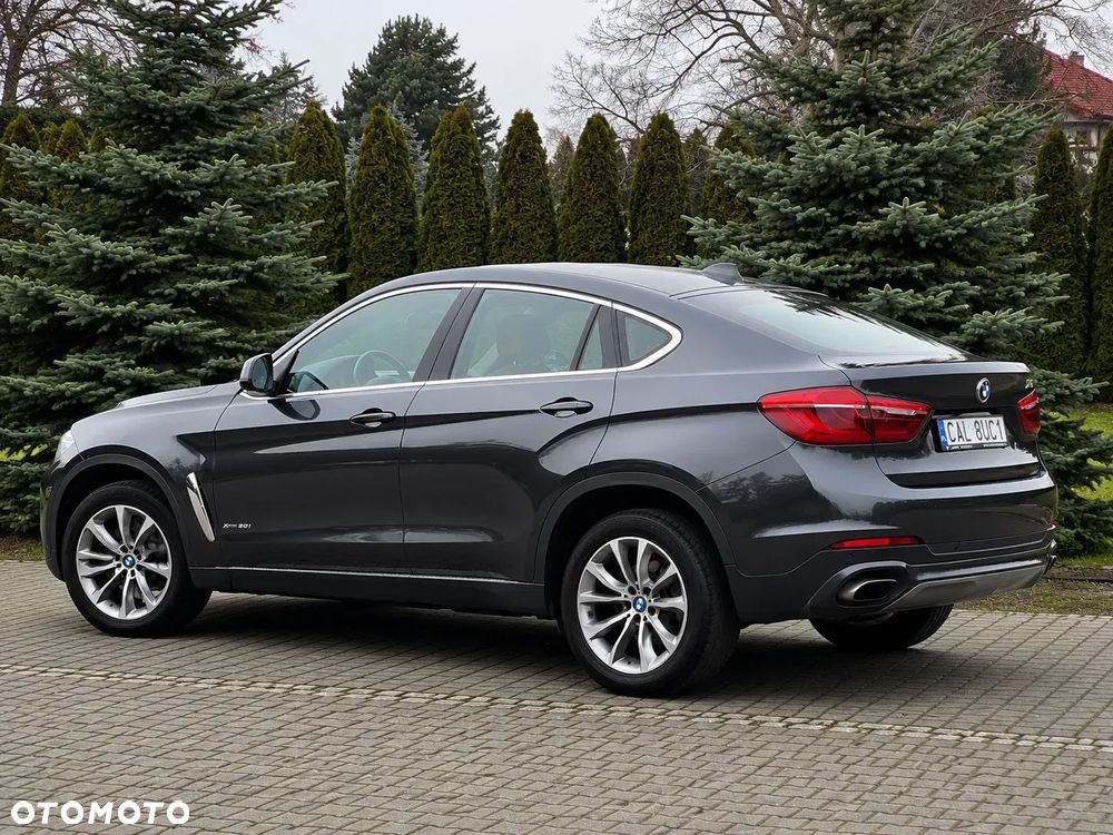 BMW X6 xDrive50i - 11