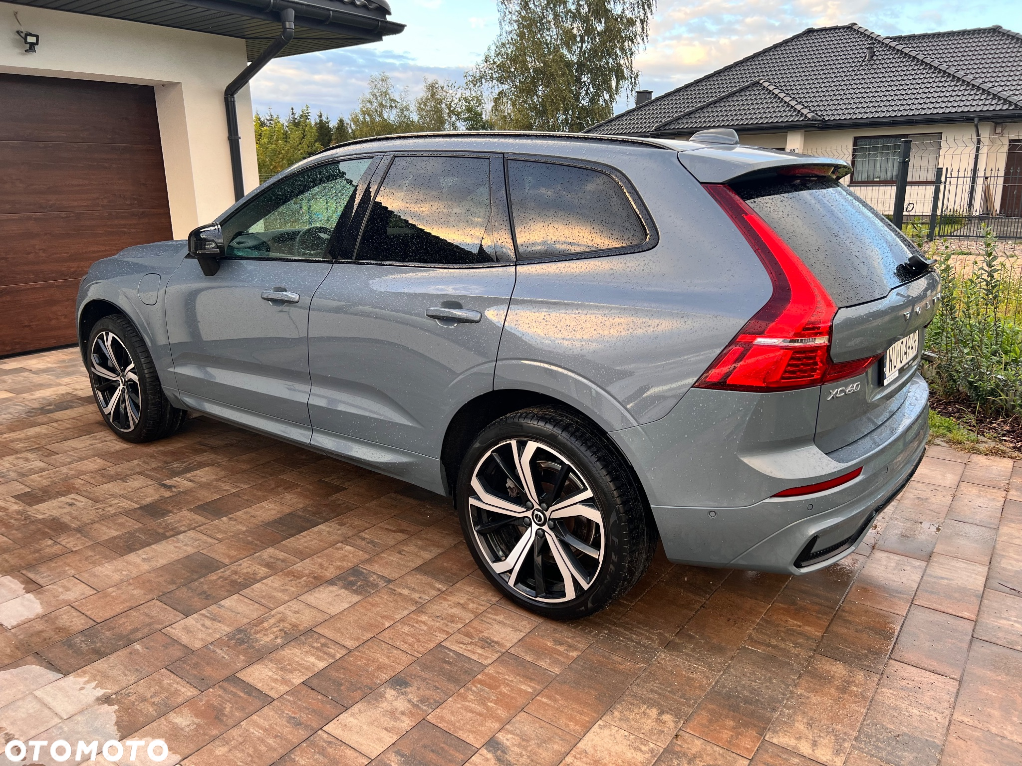 Volvo XC 60 T6 Plug-In Hybrid AWD R-Design - 4