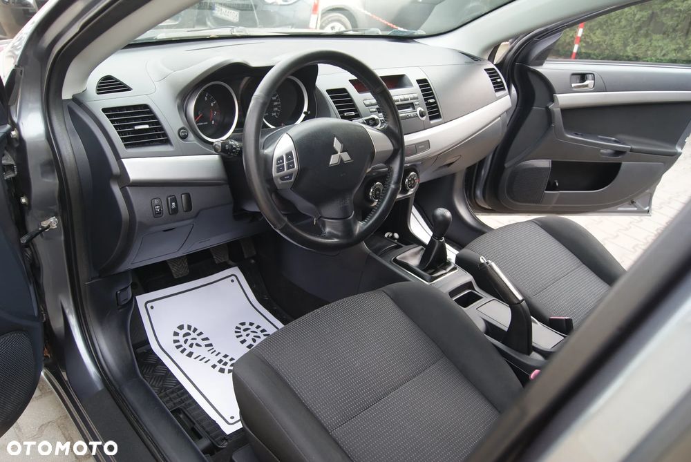 Mitsubishi Lancer 1.6 Inform - 21