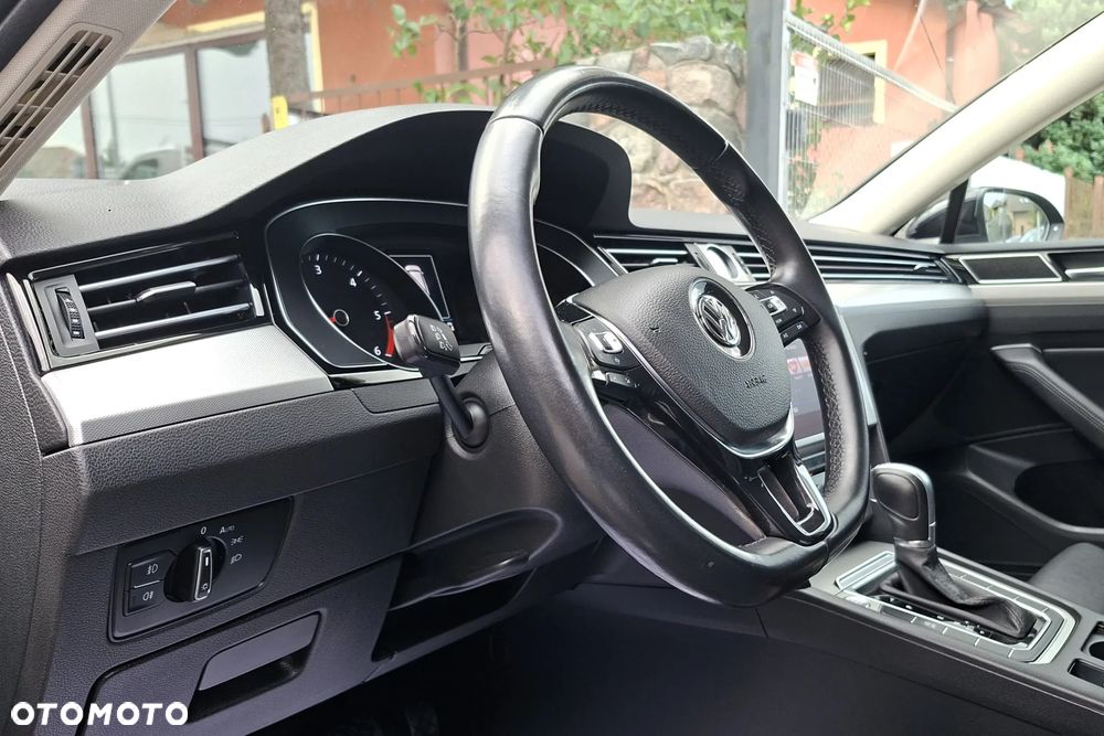 Volkswagen Passat Variant 2.0 TDI BMT Highline DSG - 29